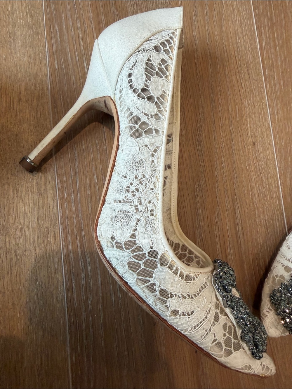 Women's Ivory Lace Embellished Pointed-Toe Pump - Picture 5 of 14